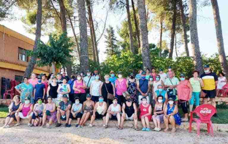 jubilados y jubiladas visitan laguna de ruidera