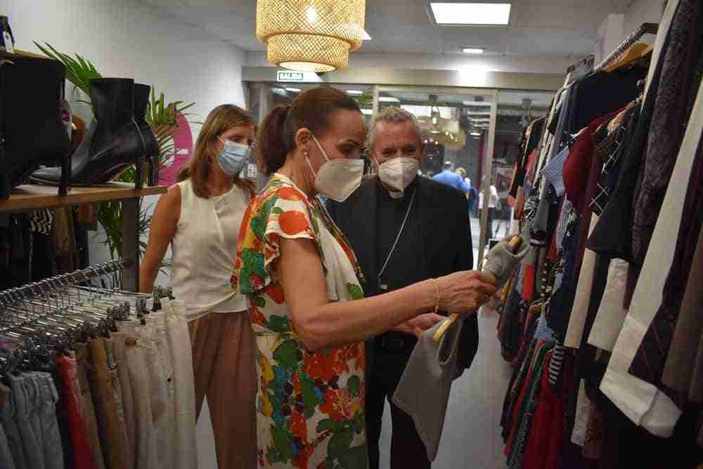 Cáritas abre una tienda de ropa reciclada “Moda-re” para ofrecer una oportunidad laboral personas en riesgo de exclusión | Noticias Castilla-La Mancha