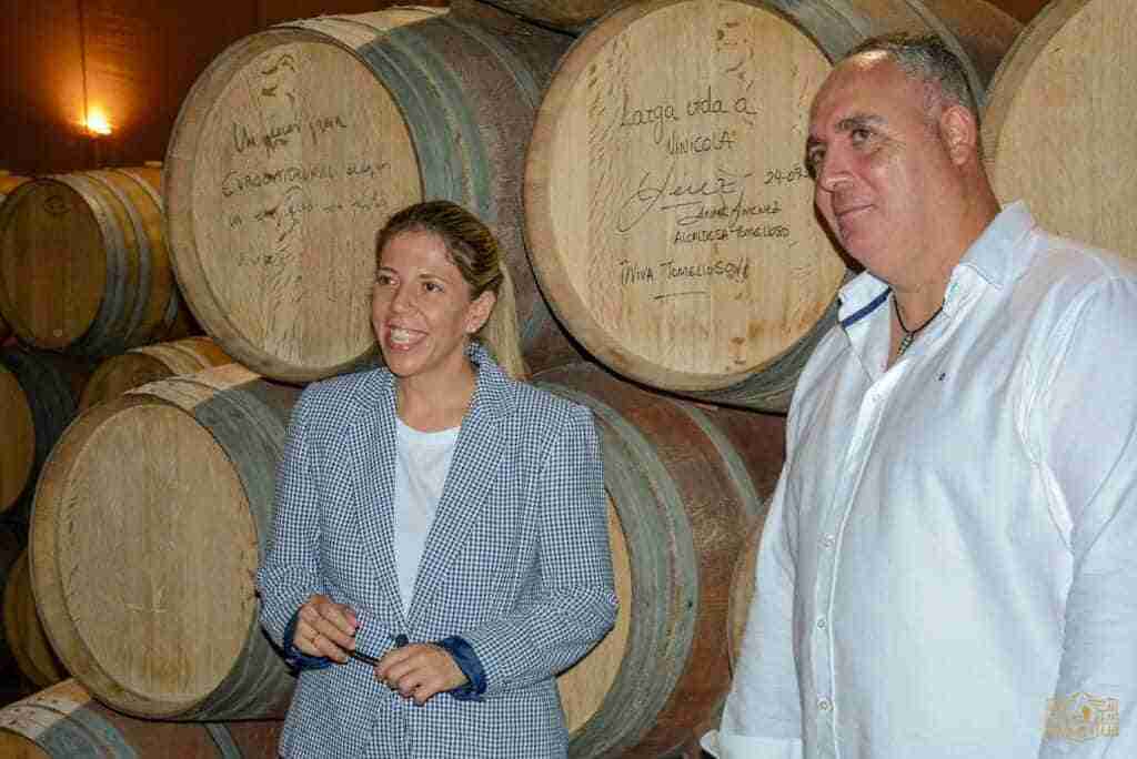 alcaldesa visita vinicola de tomelloso