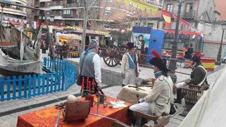 mercado con recreaciones y artesanos en puertollano