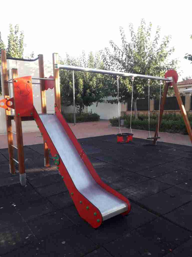El Ayuntamiento de Torralba de Calatrava realizó acondicionamientos en varios parques infantiles locales 7