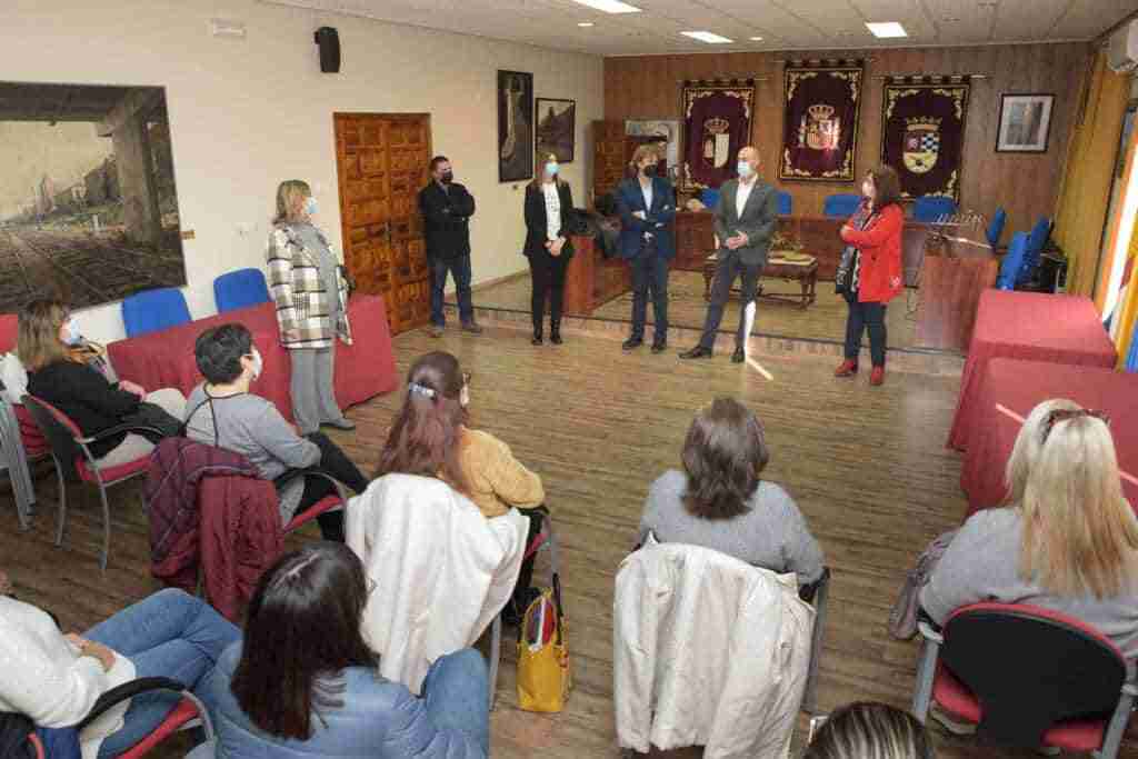 Ocho alumnas-trabajadoras finalizaron el Programa RECUAL en “Atención sociosanitaria a personas dependientes en instituciones sociales” 1