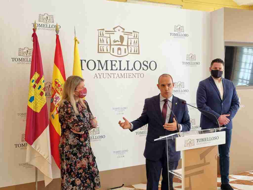 El presidente de las Cortes inauguró en Tomelloso una exposición itinerante acerca de los 40 años del Estatuto de Autonomía de Castilla-La Mancha 1