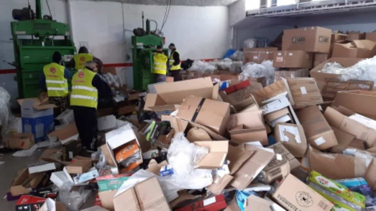 taller reciclaje insercion laboral caritas manzanares