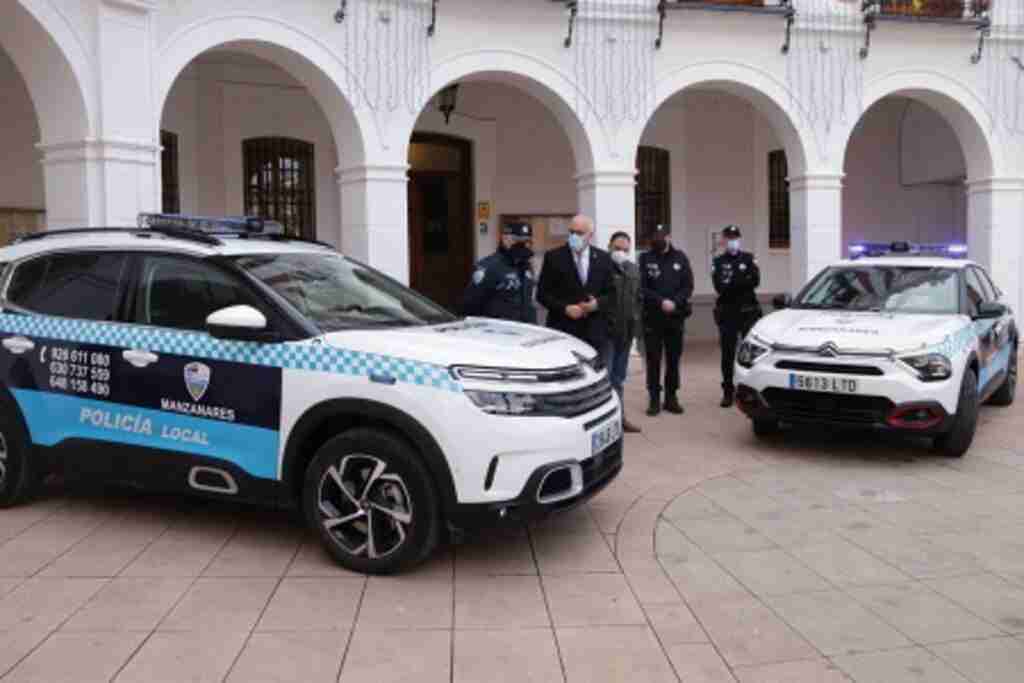 coches hibrido y electrico policia local manzanares