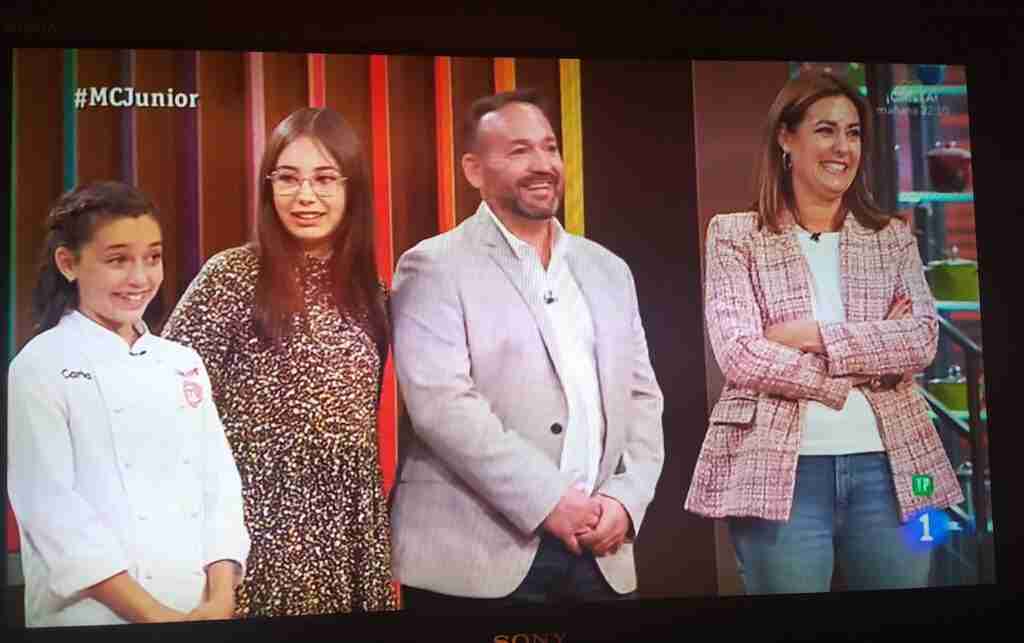 Carrizosa felicitó a Carla González Pozo, duelista final de MasterChef junio 9, que obtuvo el 2do puesto con una gran actuación 6