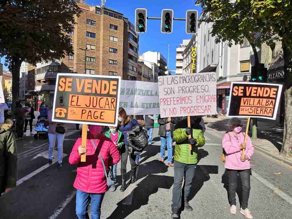 Decepción entre las plataformas vecinales integrantes de Castilla-La Mancha Stop Macrogranjas ante la moratoria insuficiente de García-Page 1