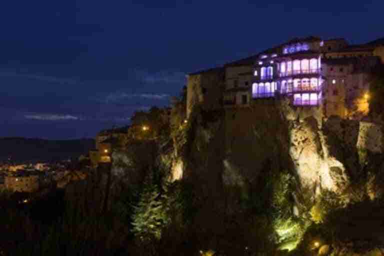 dia internacional de la mujer cuenca casas colgadas