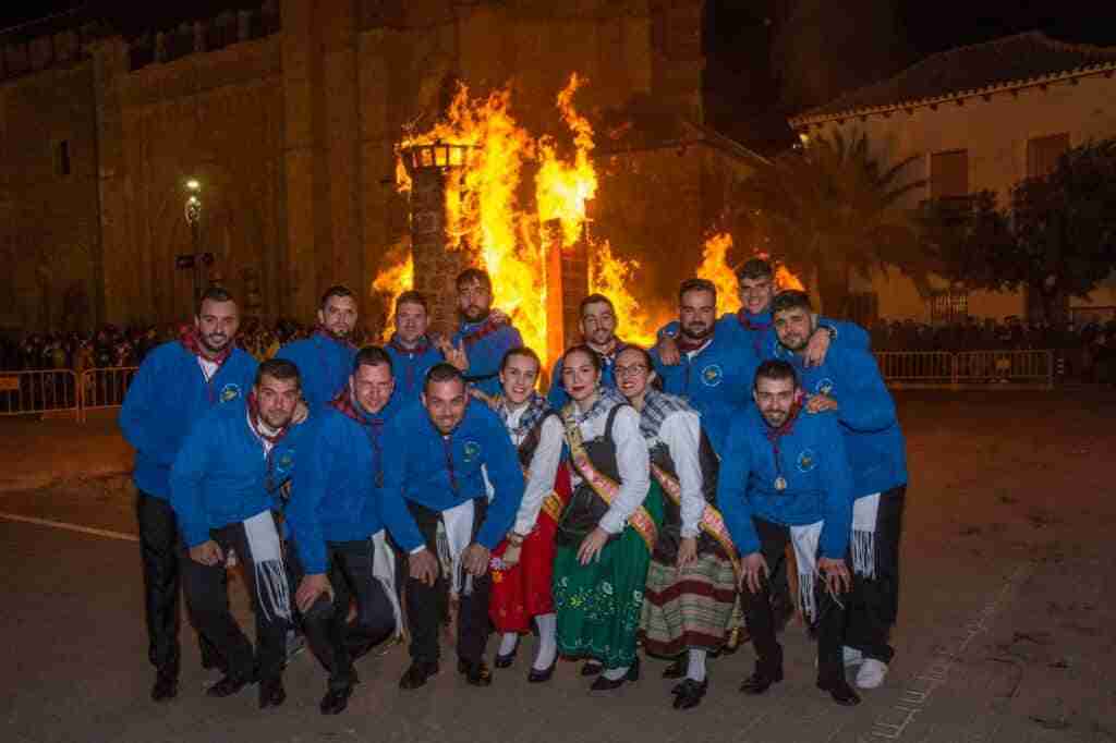 Villahermosa revive con emoción y olor a pólvora la quema tradicional de la Falla Manchega con motivo de San José 2