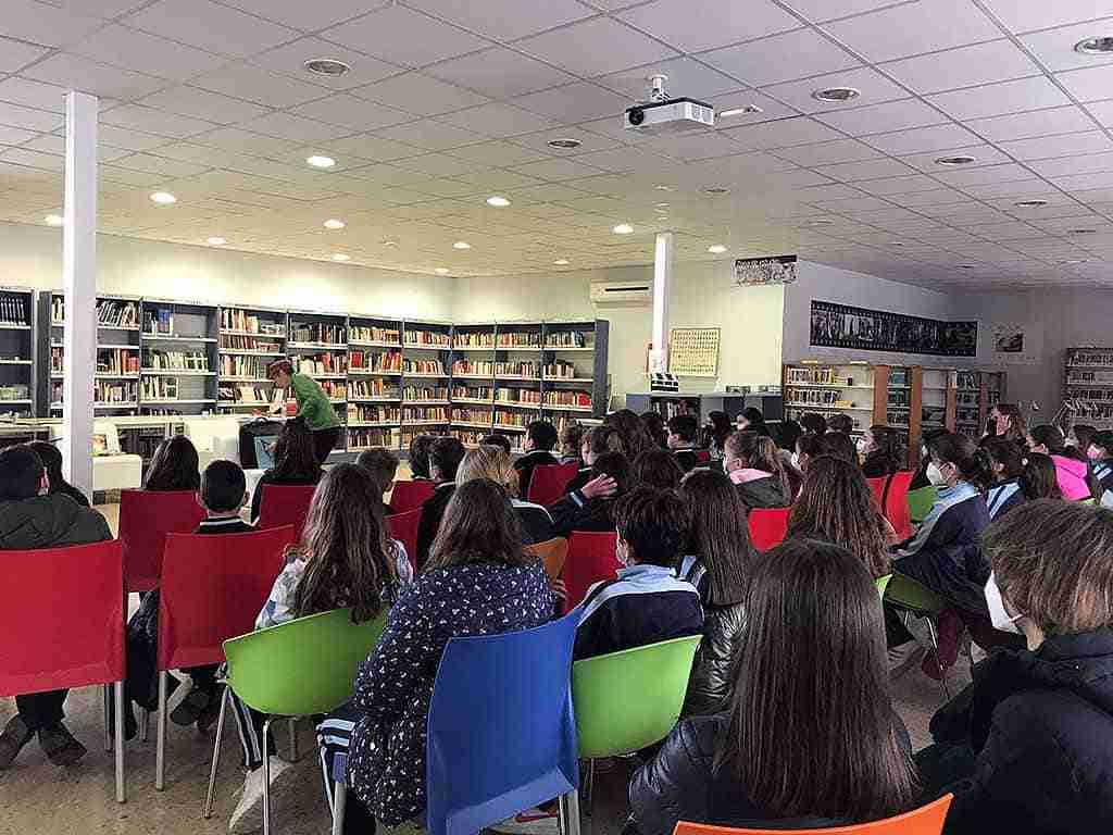 Los Centros Educativos de Quintanar de la Orden disfrutan de los Cuentacuentos Musicados de Roberto Mezquita 2