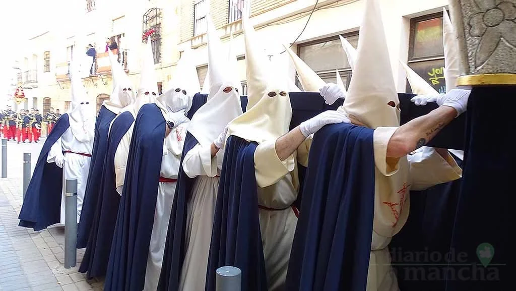 La Procesión de la Campaná despierta en la madrugada al pueblo de Quintanar 22