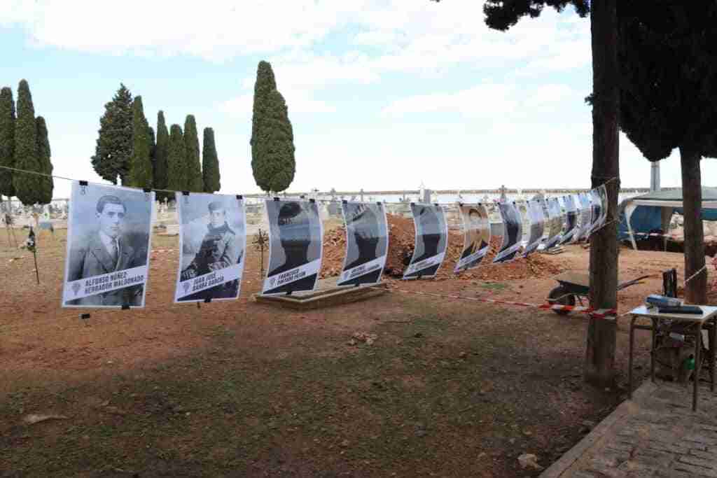 recuperan restos represaliados cementerio manzanares