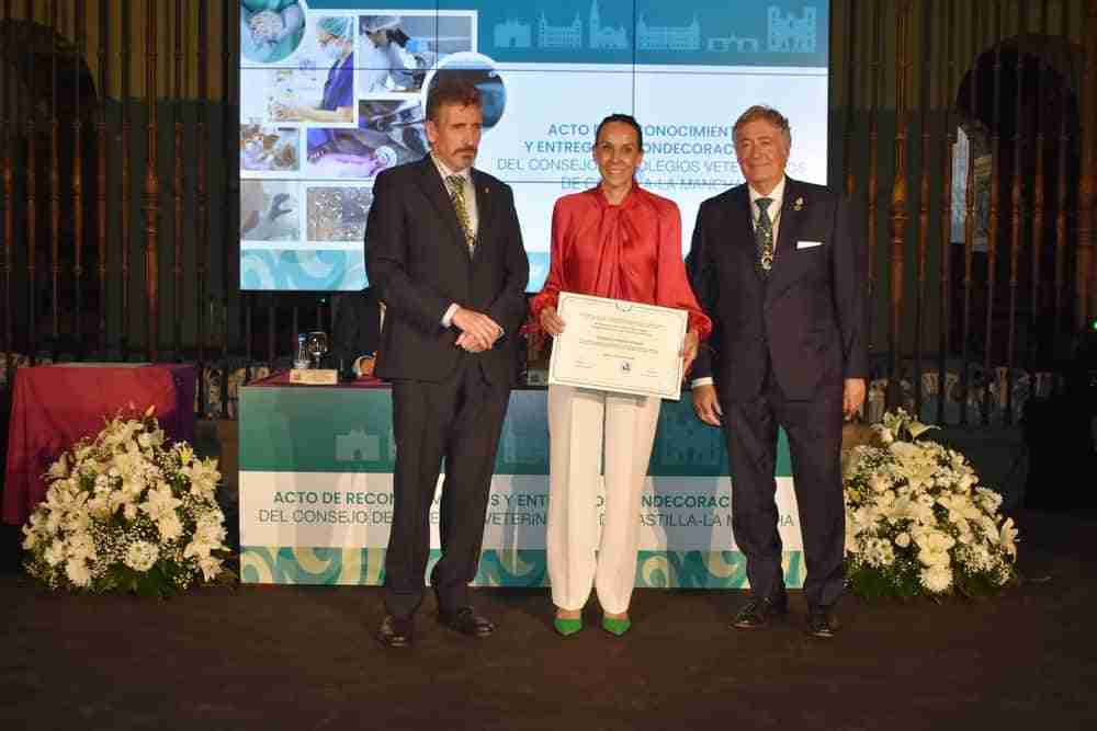 La alcaldesa de Ciudad Real, Eva María Masías, recibe una distinción especial del Colegio de Veterinarios de Castilla-La Mancha 5
