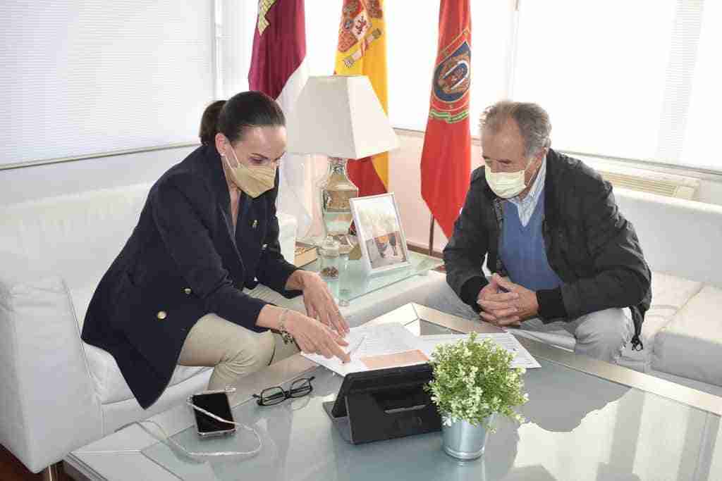 La alcaldesa de Ciudad Real se reúne con el vicepresidente de Puy Du Fou España para analizar la situación del turismo en la región 6