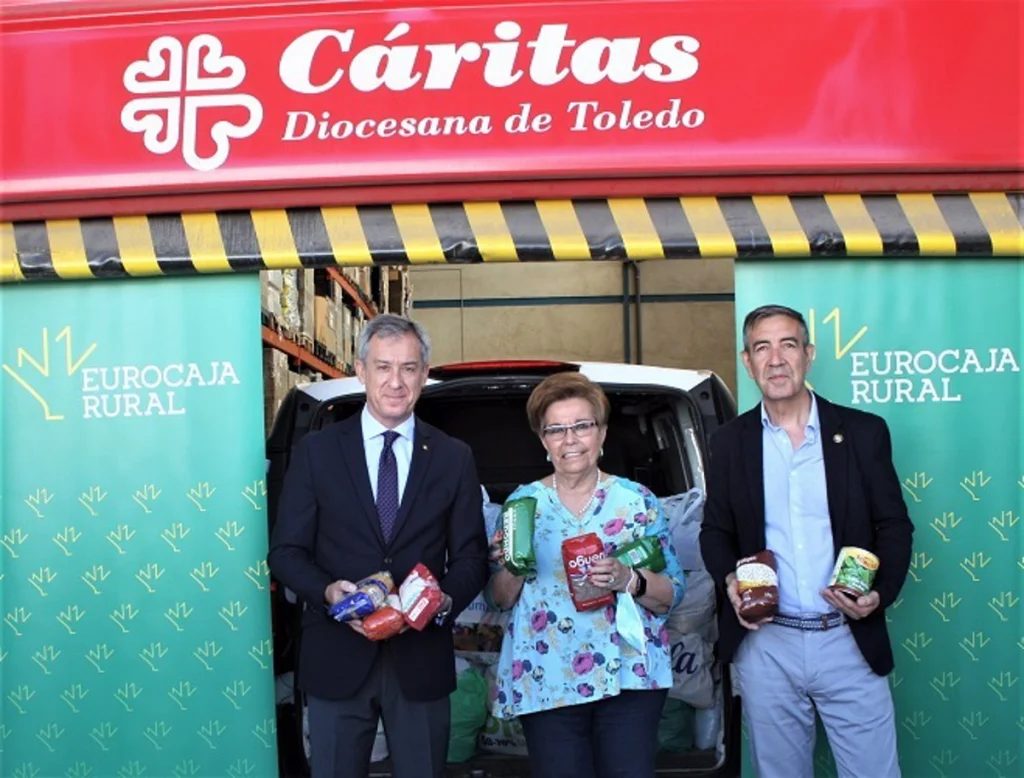 VÍDEO: Eurocaja Rural culmina su 'Operación Kilo' entregando 2.500 kilos de alimentos donados por su plantilla a Cáritas 2