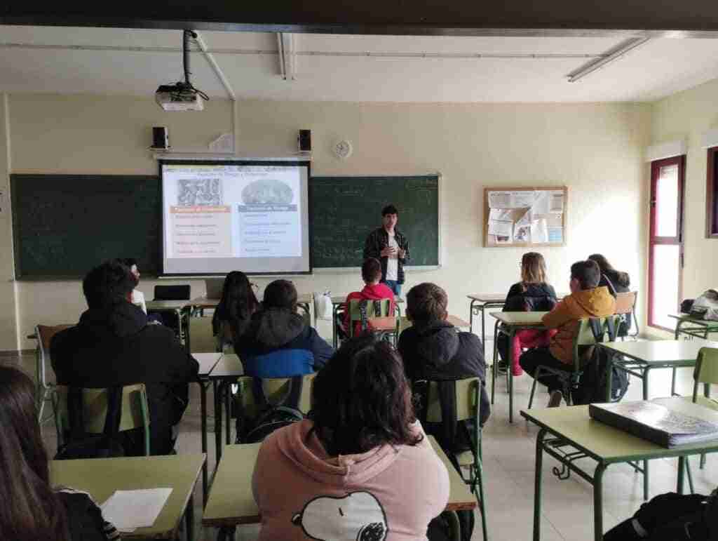 La Asociación Luz de la Mancha imparte unas charlas en los institutos de Quintanar de la Orden 5