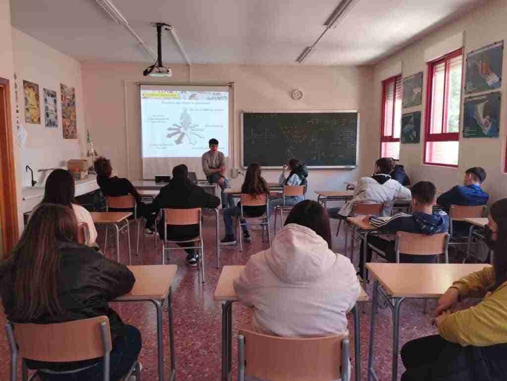 La Asociación Luz de la Mancha imparte unas charlas en los institutos de Quintanar de la Orden 2