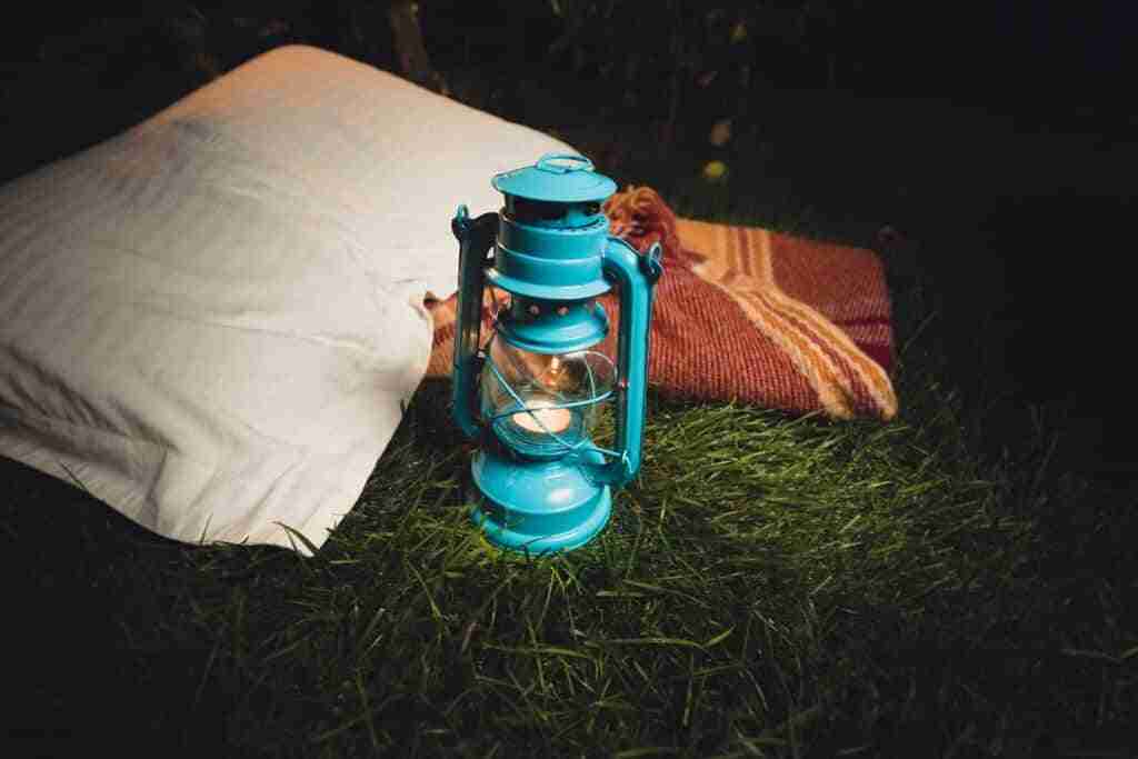 ¿Te gusta ir de acampada? Si es así, deberías tener una de estas lámparas de camping 4