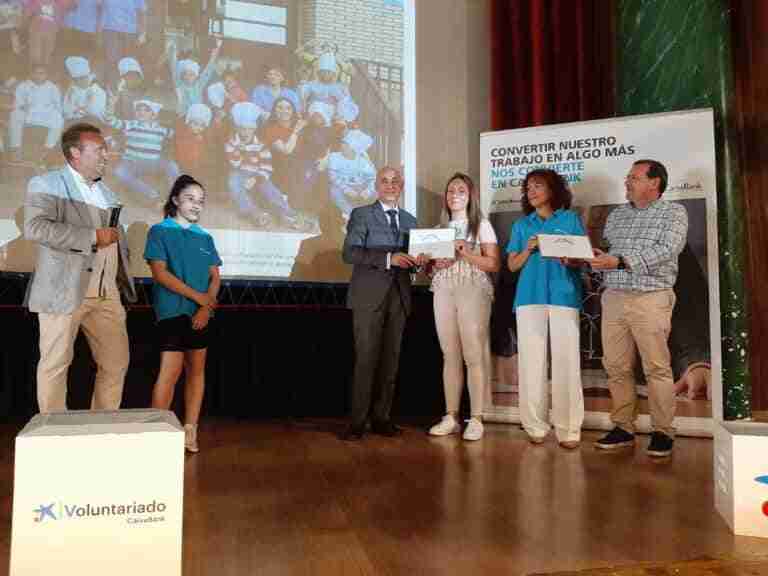 puertobosco recibe donacion de caixbank puertollano