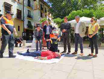 El Ayuntamiento de Granada suma un nuevo desfibrilador en el Paseo de los Tristes con la previsión de contar con doce antes de final de año 7