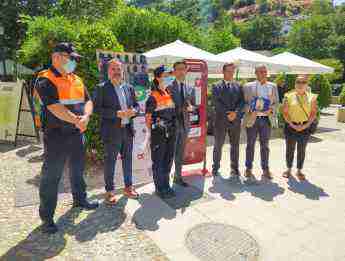 El Ayuntamiento de Granada suma un nuevo desfibrilador en el Paseo de los Tristes con la previsión de contar con doce antes de final de año 4