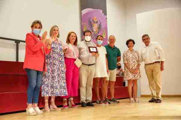 La alcaldesa de Toledo asiste en Santa Bárbara al pregón de su Semana de la Cultura Popular y al concierto de la coral ‘José Saramago’ 1