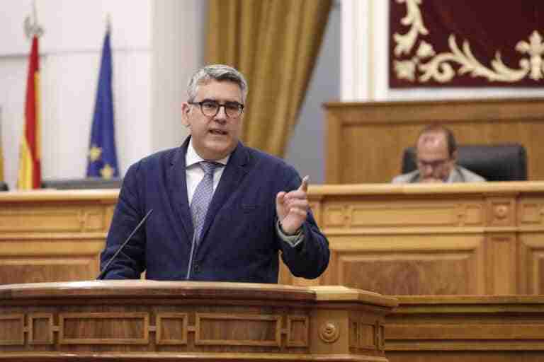 Cs y PP demandan bajar los impuestos de gasolina y diésel y PSOE les insta a llegar a un acuerdo en el Congreso