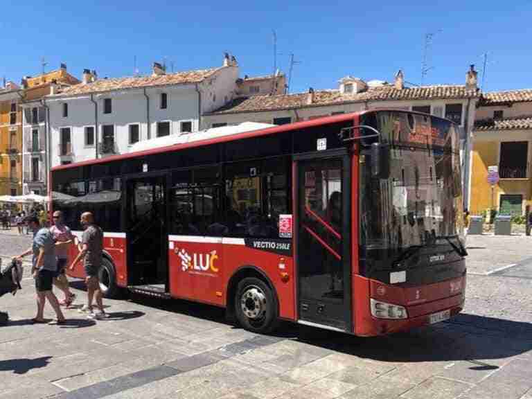 Las lanzaderas al Casco de Cuenca se prolongan al fin de semana desde este viernes obligando a cerrar el tráfico privado