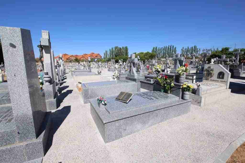 Los patios de San Antonio y San Andrés del cementerio de Toledo reciben 80.000 euros del Ayuntamiento para mejoras