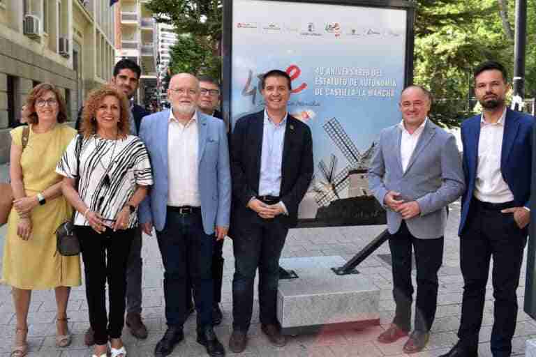 Una veintena de paneles ilustran en Albacete los hitos conseguidos en el 40 aniversario del Estatuto de Autonomía