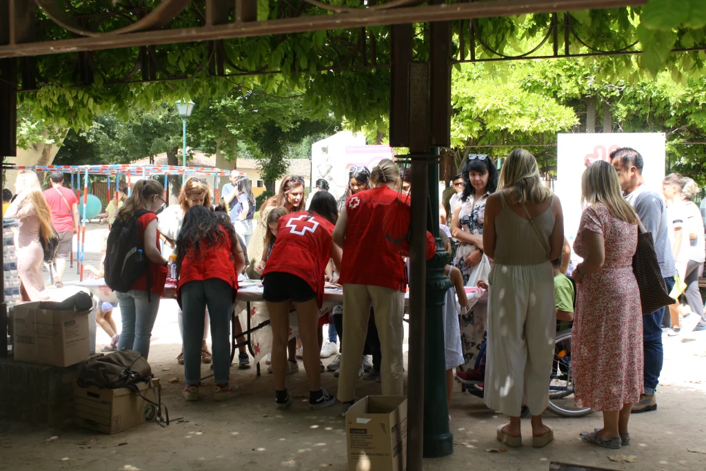 Las entidades que atienden a personas solicitantes y/o beneficiaria de protección internacional celebran el Día Mundial de las Personas Refugiadas con actividades, en el paseo de la Vega 2