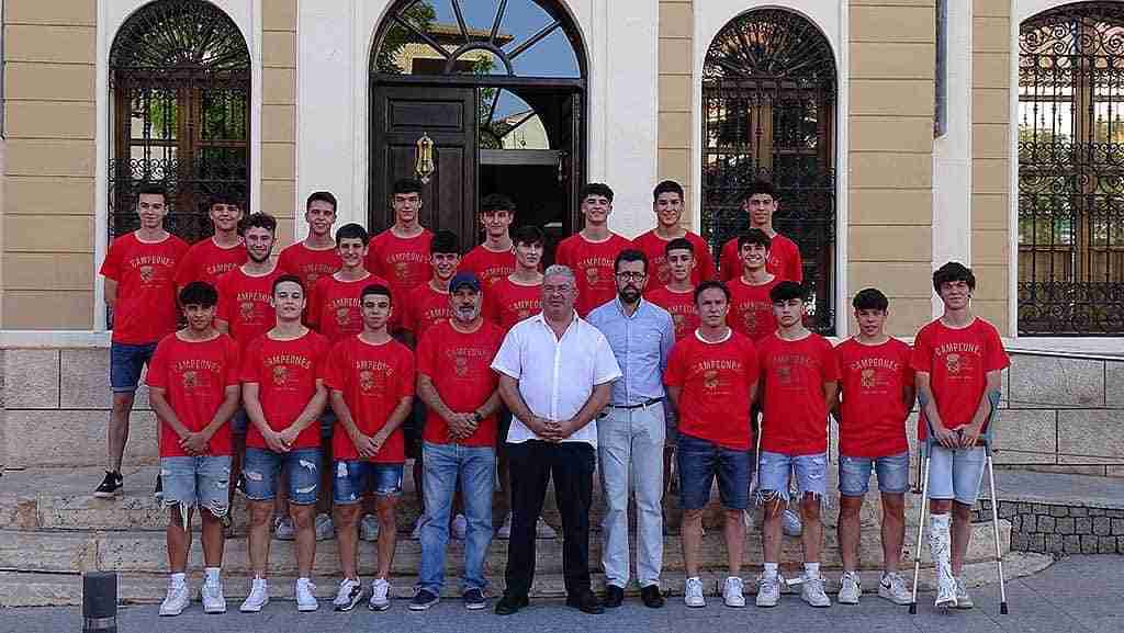 Recibimiento al equipo juvenil de fútbol de Quintanar en el Ayuntamiento por su ascenso 7