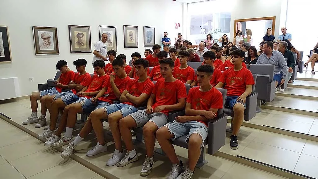 Recibimiento al equipo juvenil de fútbol de Quintanar en el Ayuntamiento por su ascenso 5
