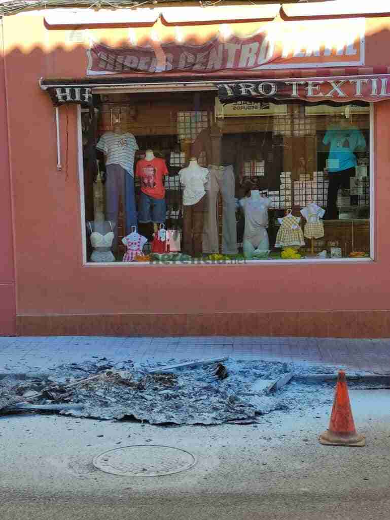 Incendio en un contenedor de papel en Herencia 3