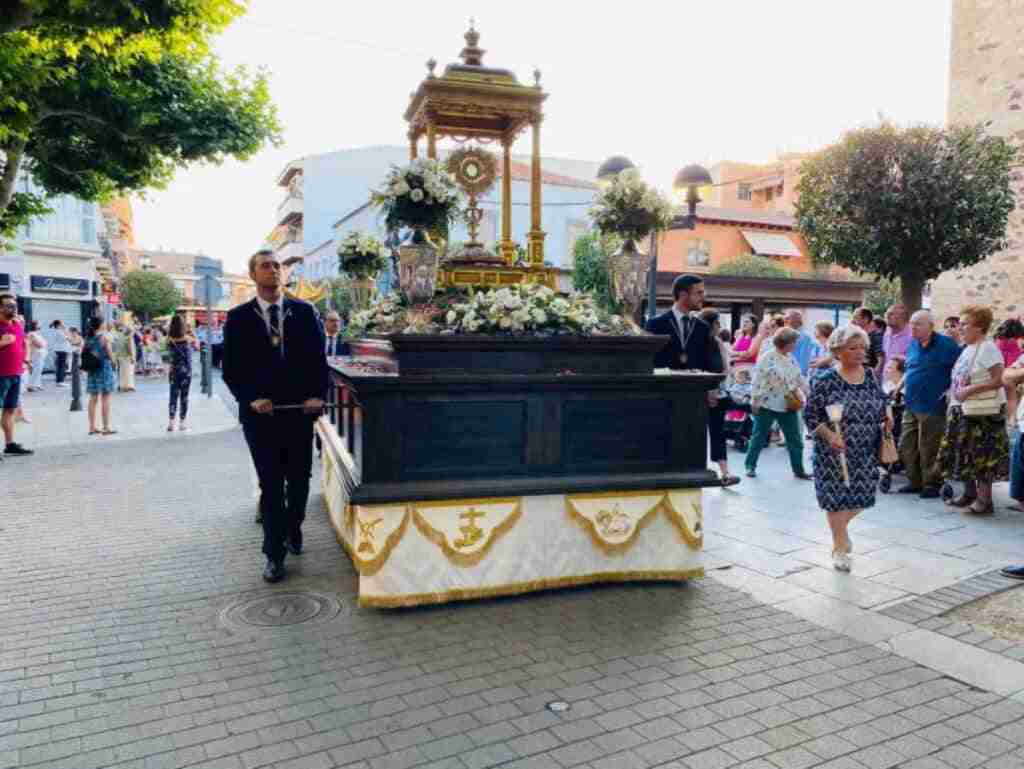 procesion corpus christi cofradia sacramental miguelturra