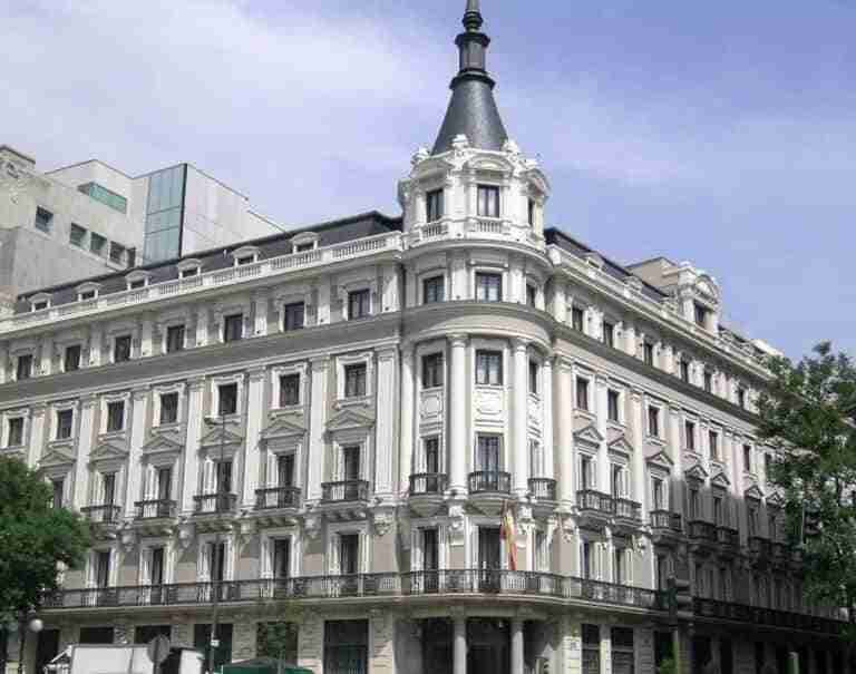 CNMC recurre la normativa de caza de C-LM por no justificar la reserva profesional exclusiva a ingenieros forestales