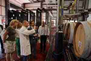 Castilla-La Mancha cuenta en Valdepeñas con el almacén de barricas de vino tranquilo más grande del mundo