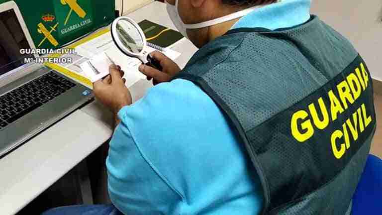 Desmantelan en Badajoz una trama de venta de falsos permisos de conducir online con afectados en Albacete