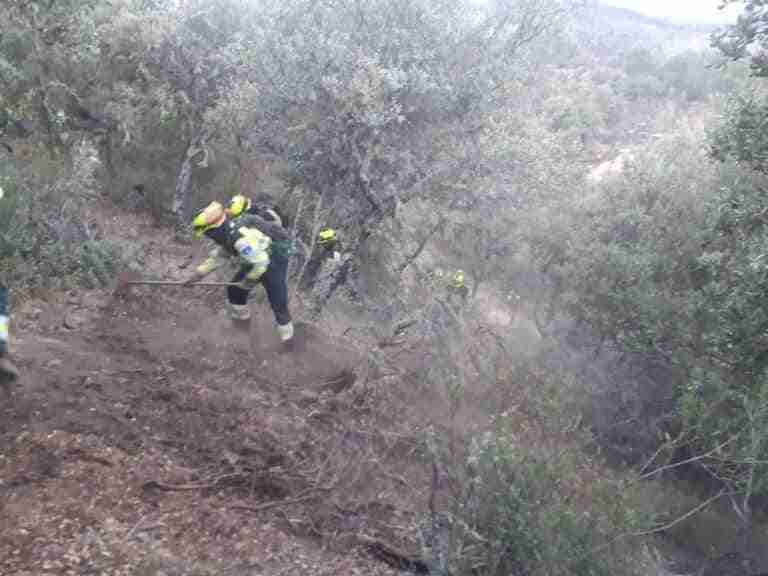 El fuego de Sevilleja afecta a 540 hectáreas y la lluvia podría ayudar a bajar de nivel 2 a 0 directamente