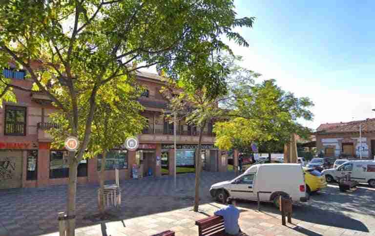 Evacuados 35 vecinos de sus hogares por el incendio en una hamburguesería de Azuqueca de Henares