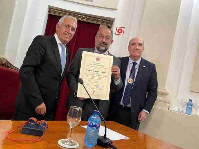 Garde ingresa en la Academia de Gastronomía de Castilla-La Mancha defendiendo el papel de los veterinarios