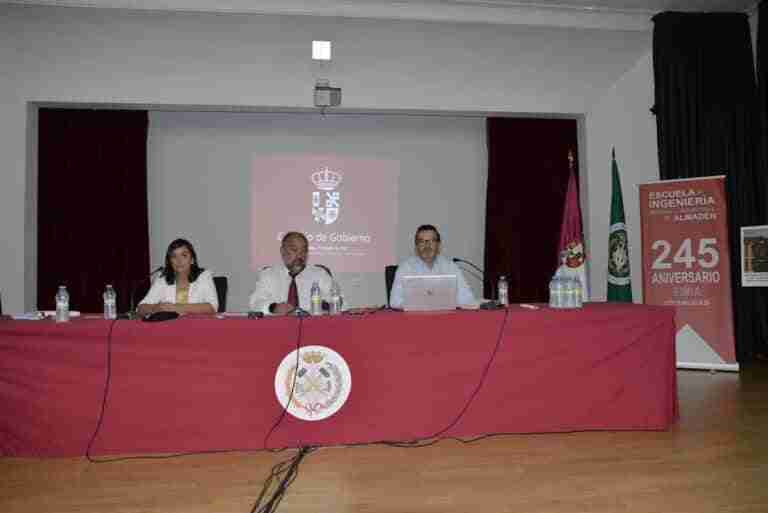 La UCLM aprueba el programa Docentia que permitirá evaluar y mejorar la actividad docente en la institución