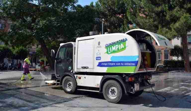 La contrata de la limpieza viaria de Guadalajara implanta medidas preventivas frente a las altas temperaturas