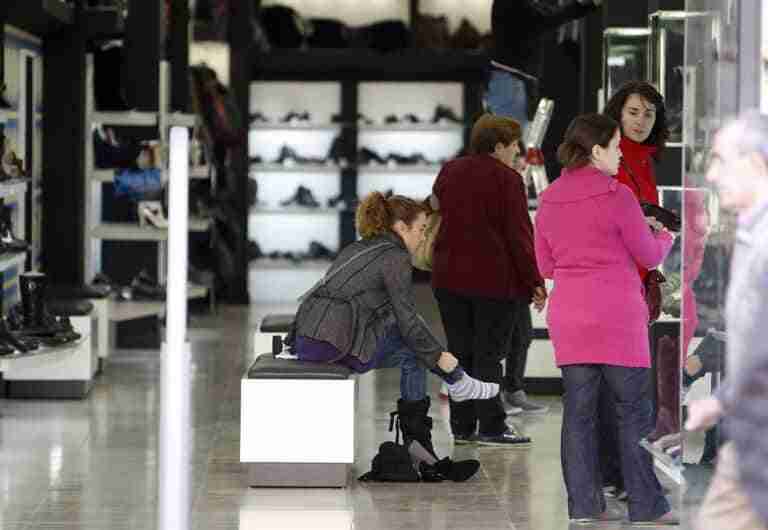 Las ventas del comercio minorista bajan un 3,4% en Castilla-La Mancha en junio