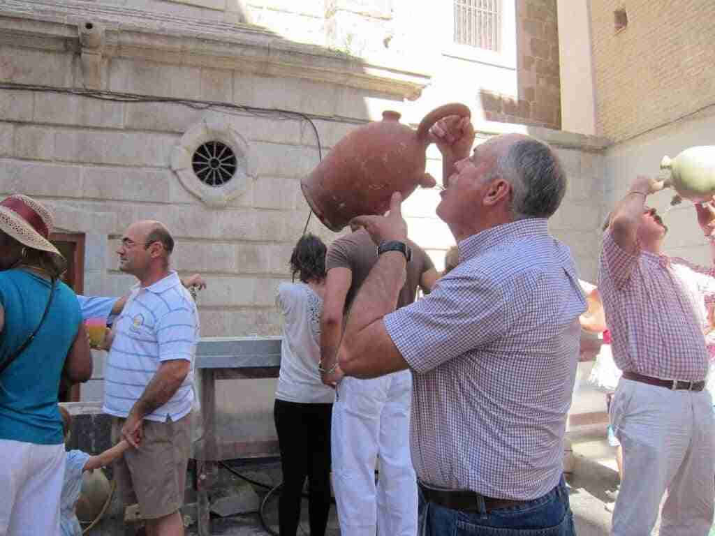 Los toledanos podrán beber el agua de la Virgen el 15 de agosto pero no habrá botijos por la pandemia