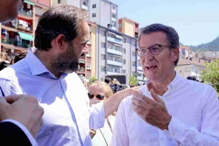 Núñez asegura, tras visitar Ermua, que "nadie puede blanquear" lo que sucedió: "La voz de los inocentes debe perdurar"