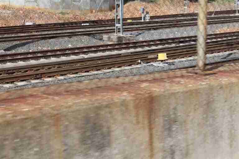 Una incidencia por un incendio en las vías afecta a los AVE de Madrid a Andalucía en el tramo Urda-Malagón