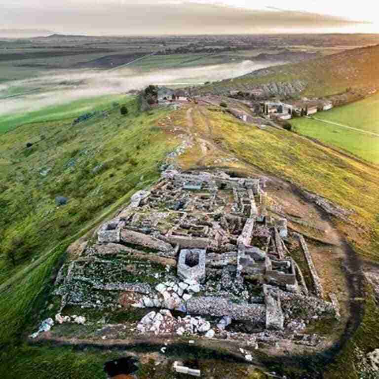 Avanza la excavación en la necrópolis de la Edad de Hierro localizada en el yacimiento de Alarcos (Ciudad Real)