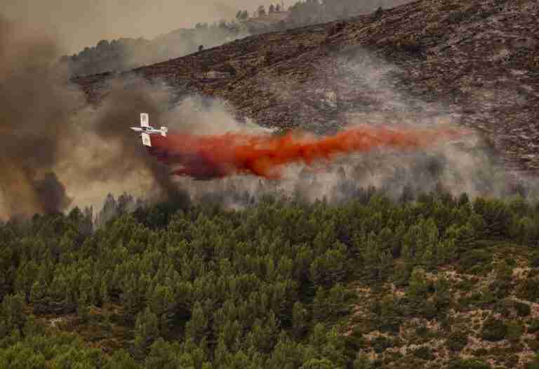 C-LM envía a los fuegos de Castellón y Alicante a medio centenar de efectivos con autobombas y medios aéreos
