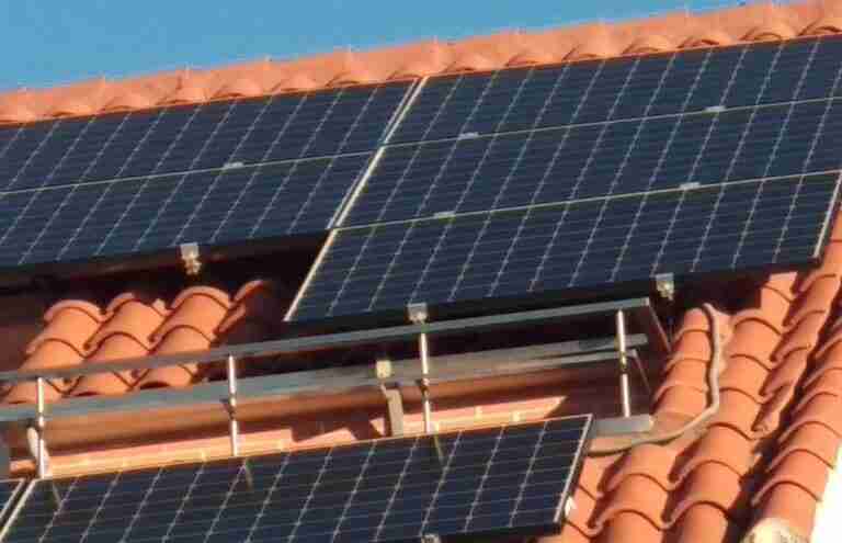 C-LM vive un "boom" de solicitudes de placas solares para autoconsumo y  7.000 ya están instaladas en la región